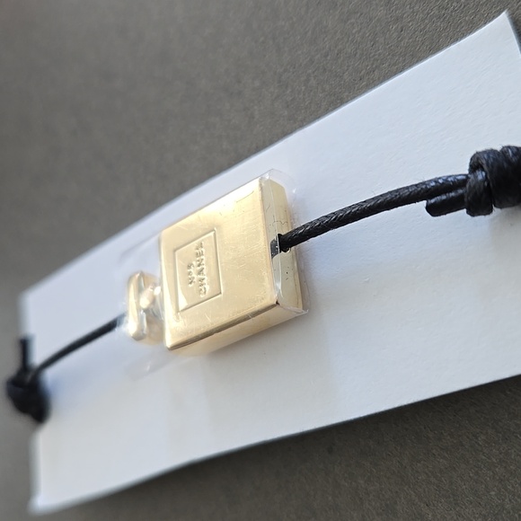 Brand new never used CHANEL bracelet gold bottle charm N°5 adjustable black cord - Picture 6 of 6